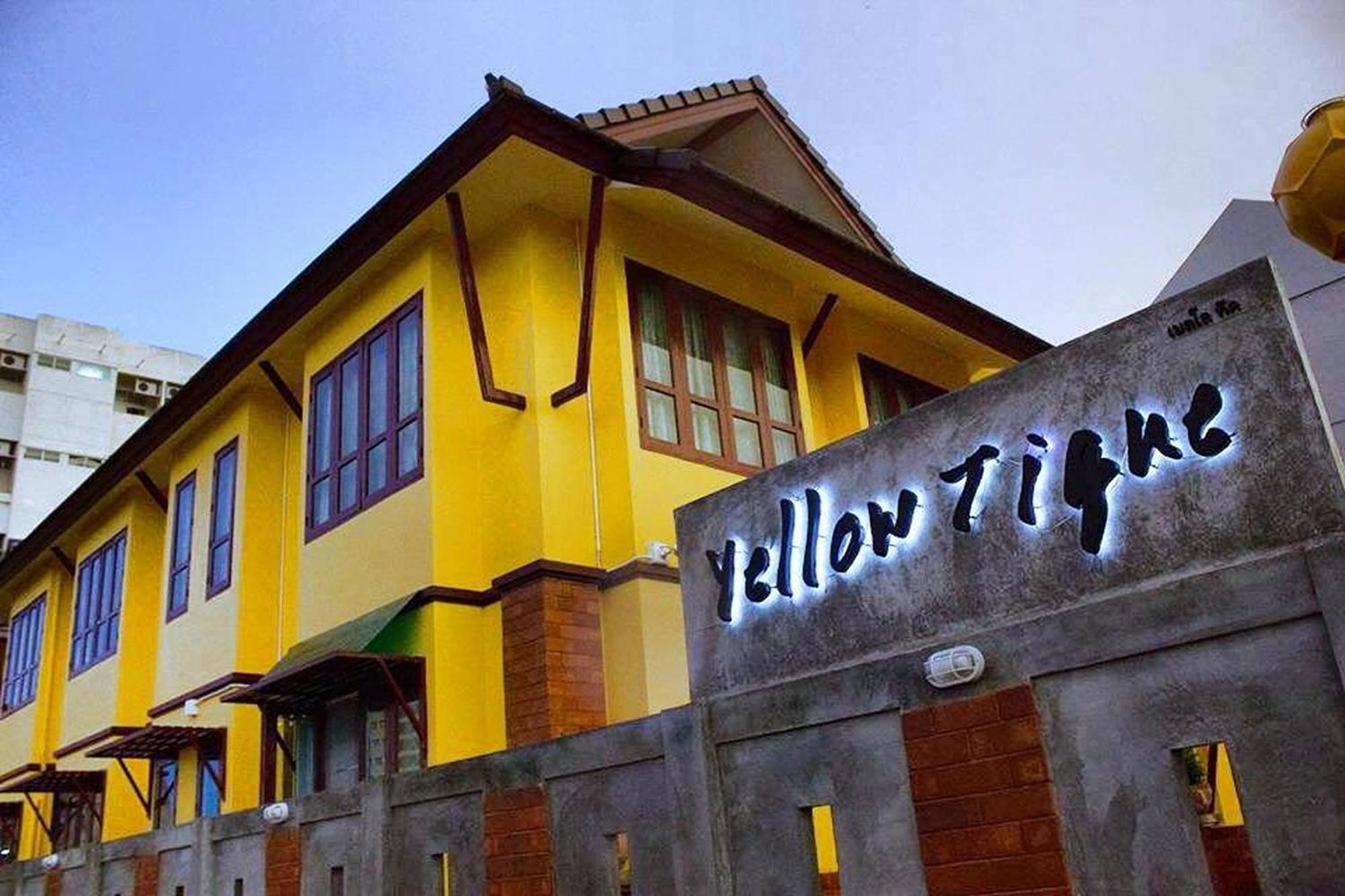 Yellow Tique Hotel Lampang Extérieur photo